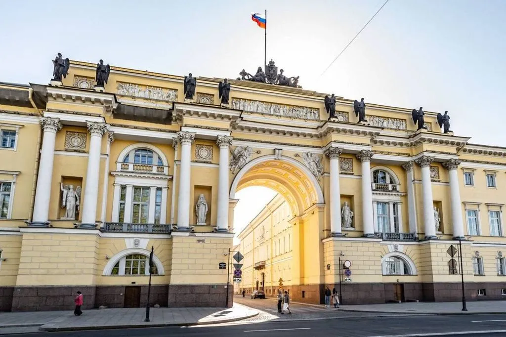 Гранд Делюкс Сикотель — фасад и вход