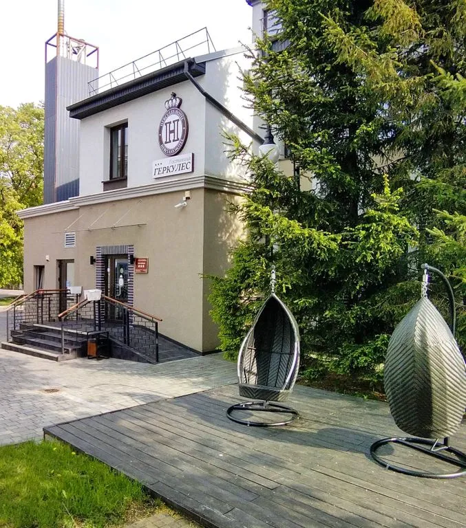 Геркулес — фасад и вход