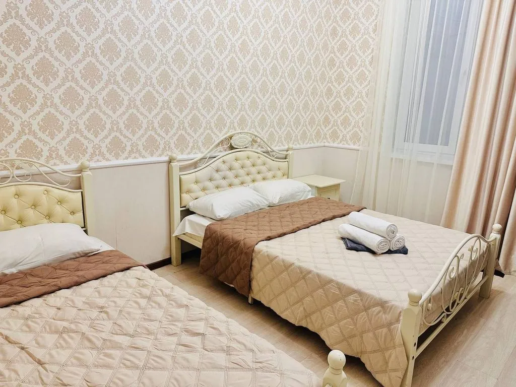Мелис — фасад и вход