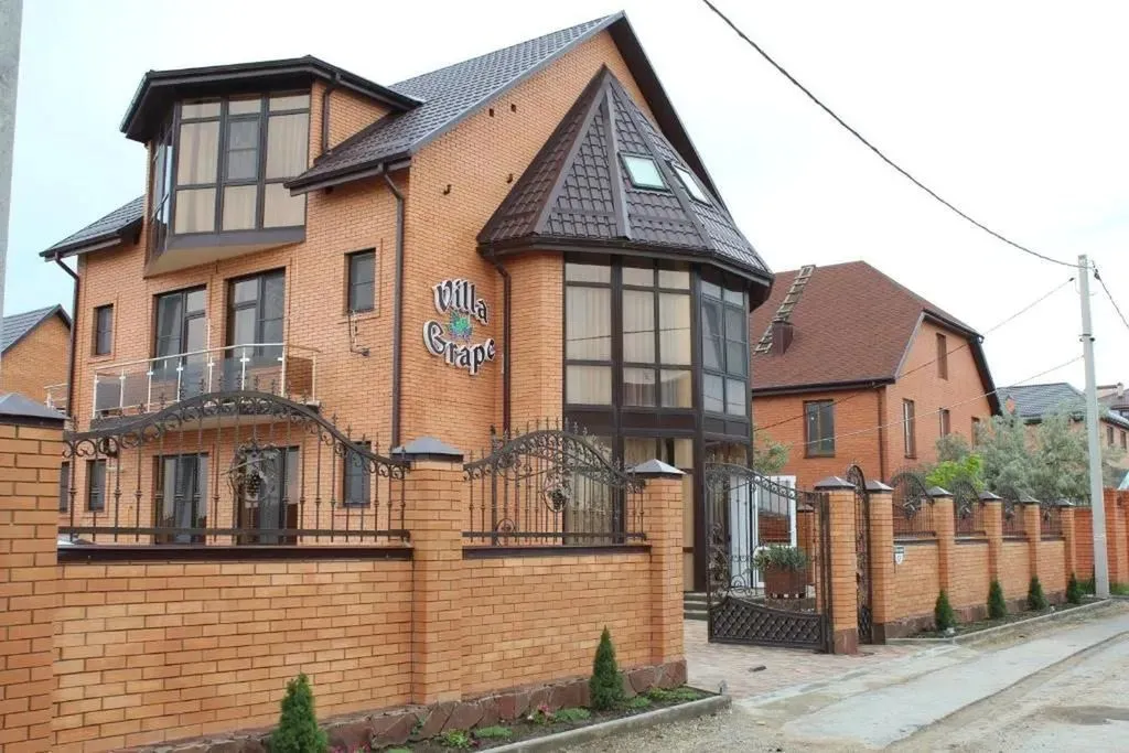 Villa Grape — фасад и вход