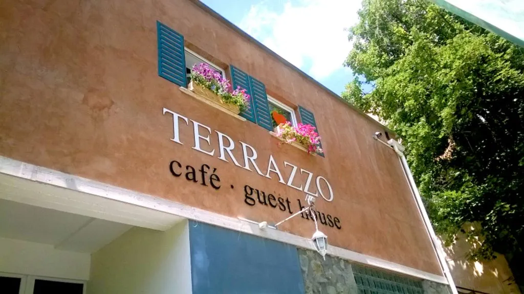 Terrazzo — фасад и вход