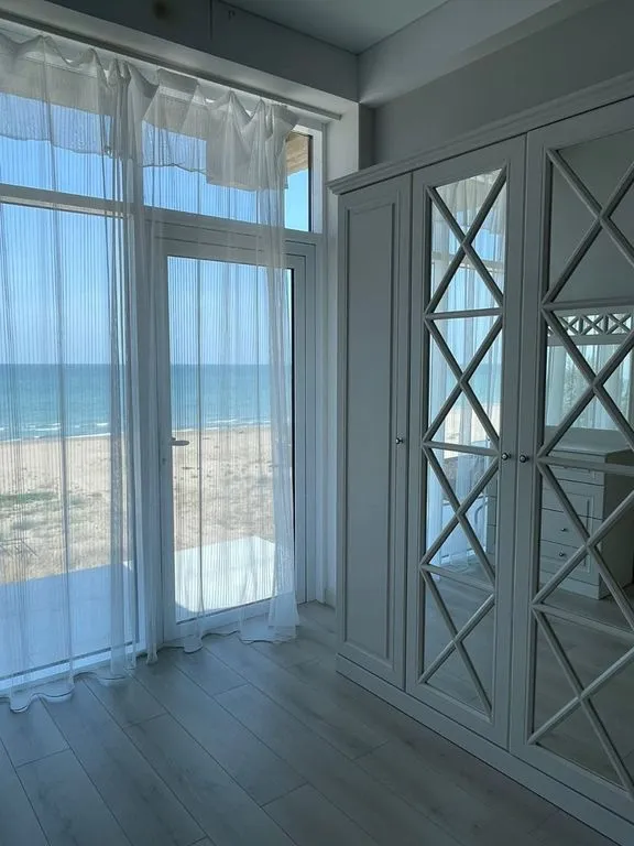 Аморе море — фасад и вход