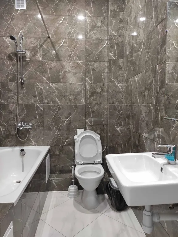 Квартира двухкомнатная на площади Речникове, 60 м², Чебоксары — ванная комната