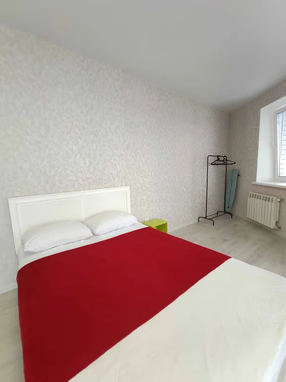 Квартира двухкомнатная на площади Речникове, 60 м², Чебоксары — спальня, фото 2