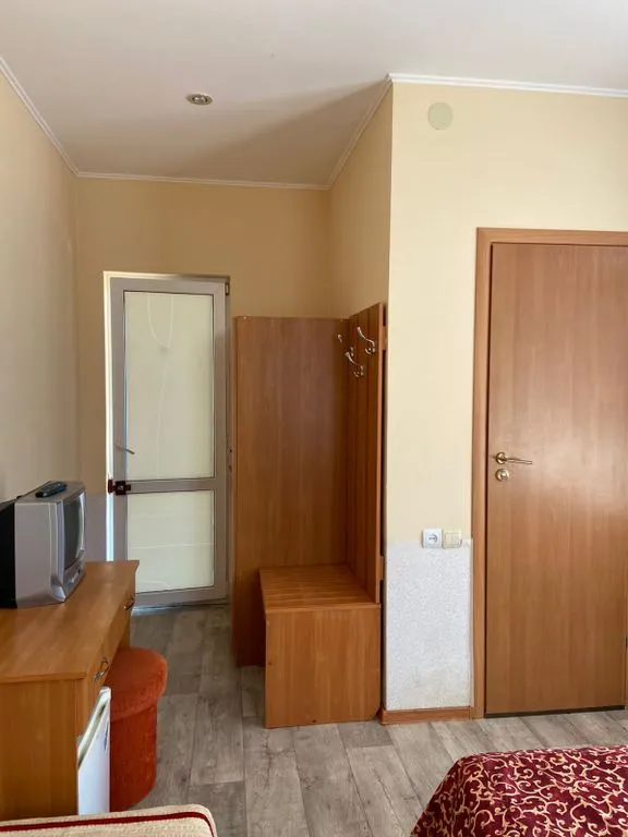 Трёхместный номер улучшенный — Гостиный домик, фото 2 из 4