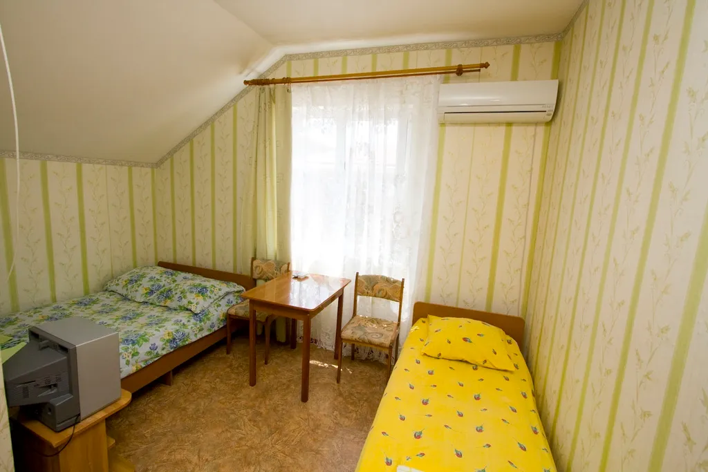 Трёхместный номер эконом — Виноградная 4, фото 1 из 3