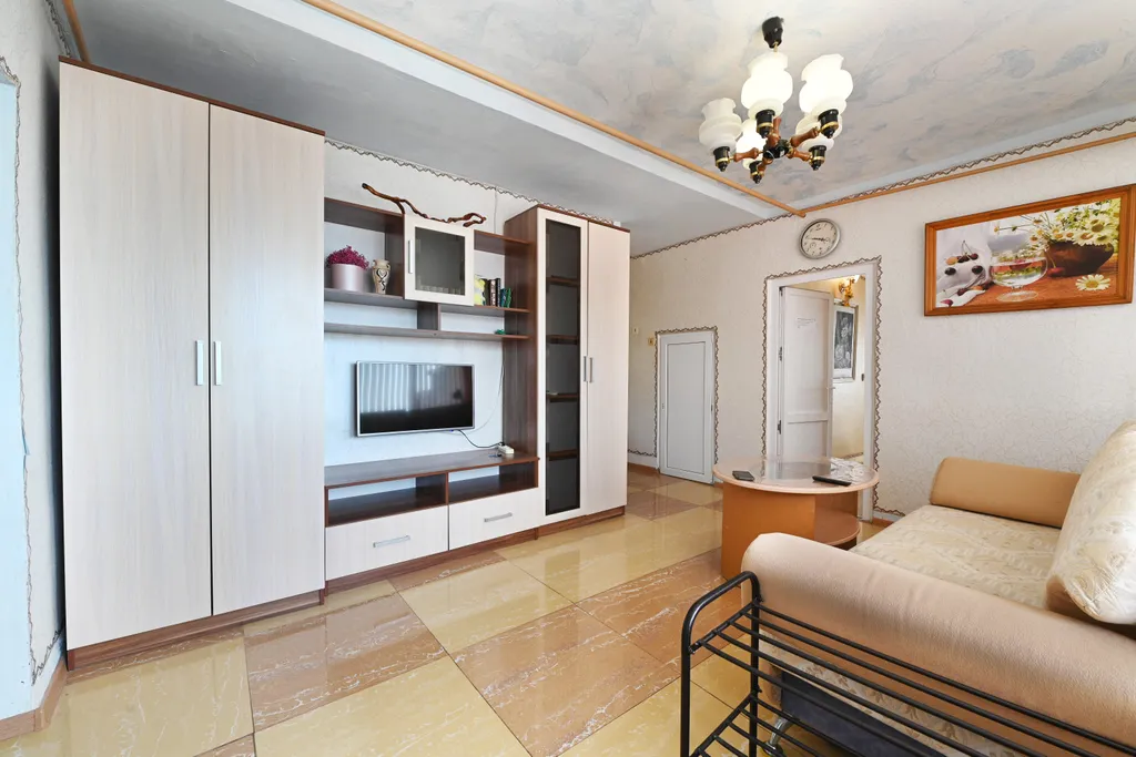 Этаж в коттедже с огромным балконом, 2 спальнями, гостиной и кухней