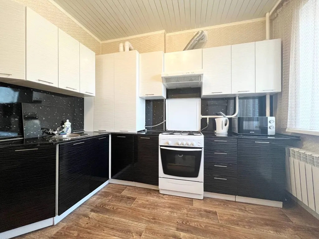 Квартира однокомнатная на улице Пухова, 38 м², Калуга — кухня