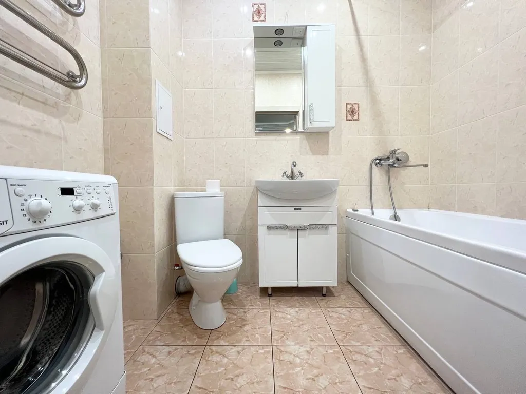 Квартира однокомнатная на улице Пухова, 38 м², Калуга — ванная комната, фото 2