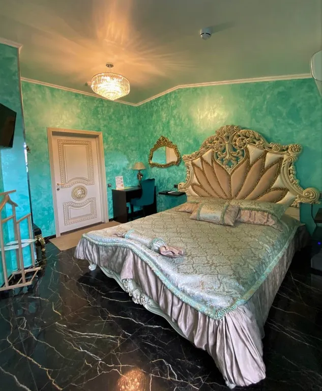 Двухместный номер с 1 кроватью № 8 «Изумрудная»(бирюза)