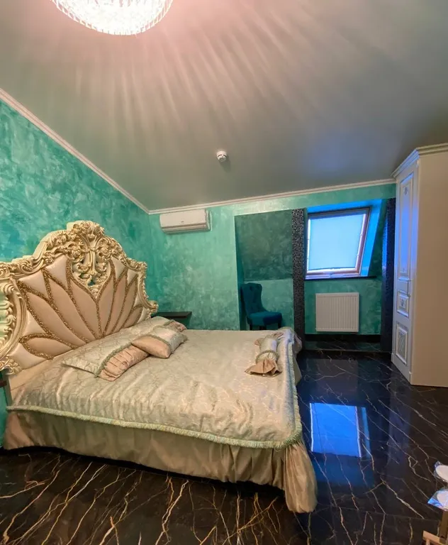 Двухместный номер с 1 кроватью № 8 «Изумрудная»(бирюза)