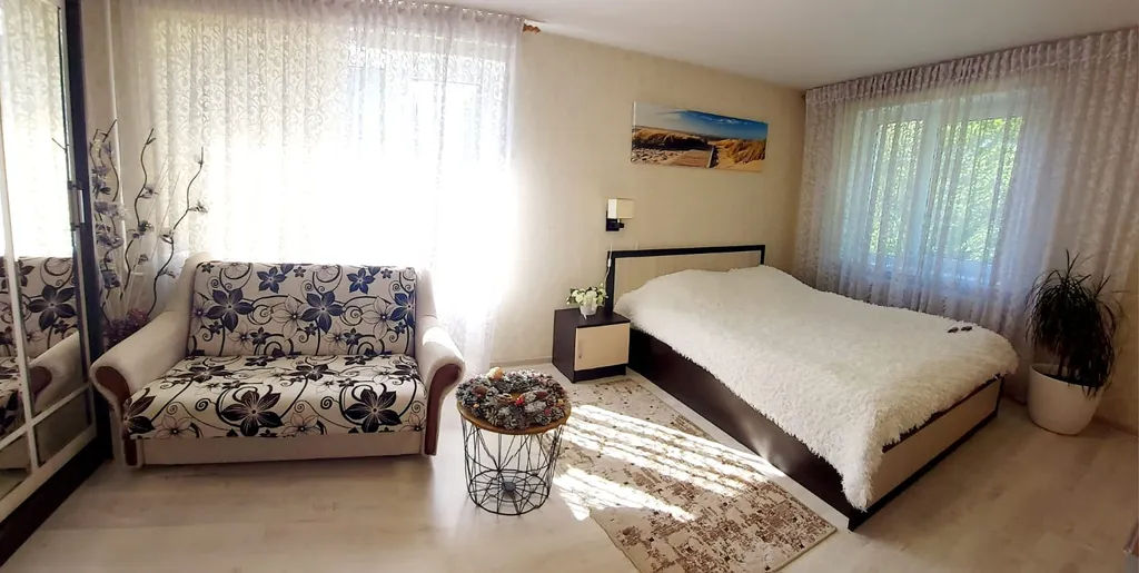Апартаменты однокомнатные в Ленинградском, 35 м², Калининград — спальня, фото 5