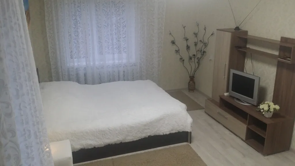 Апартаменты однокомнатные в Ленинградском, 35 м², Калининград — спальня, фото 2