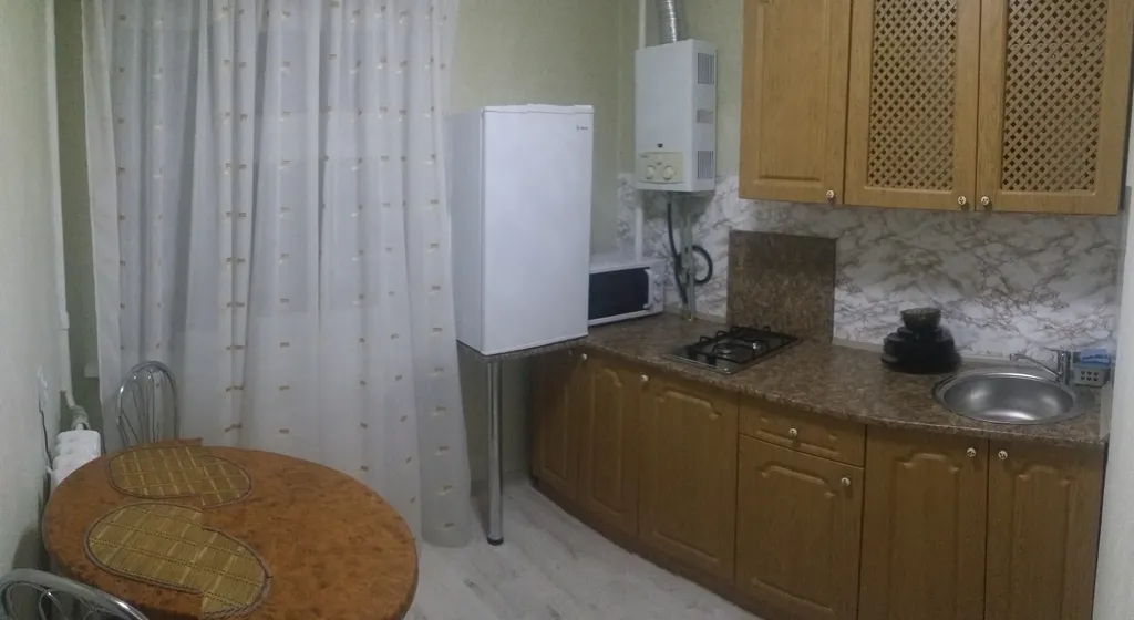 Апартаменты однокомнатные в Ленинградском, 35 м², Калининград — кухня, фото 2