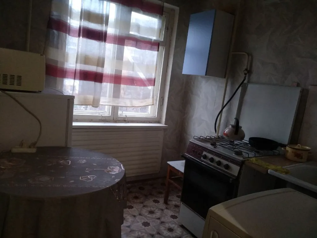 Квартира однокомнатная на улице Серго Орджоникидзе, 30 м², Ярославль — кухня