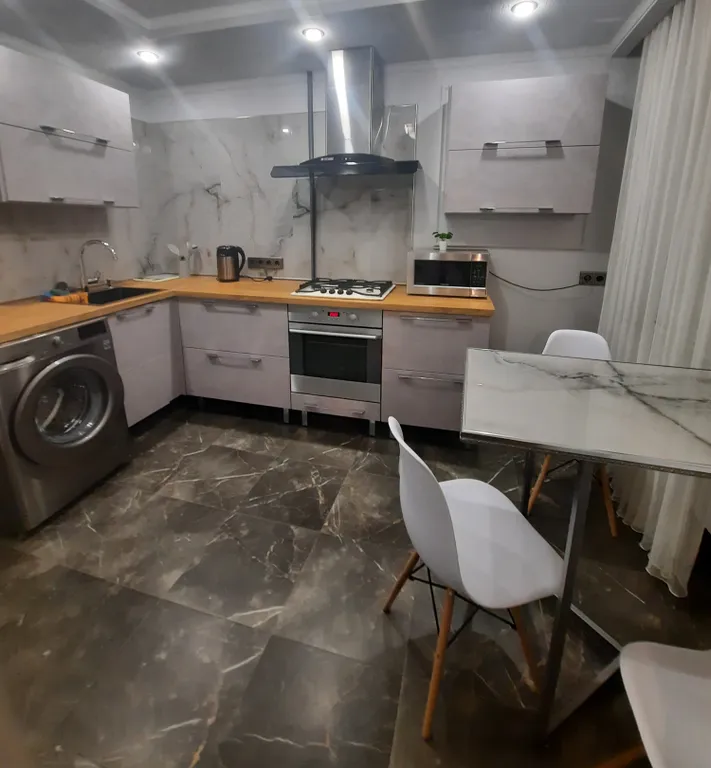 Квартира двухкомнатная на улице Еськова, 50 м², Кисловодск — кухня, фото 2