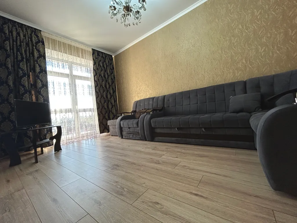 Квартира двухкомнатная на улице Луначарского, 62 м², Ессентуки — спальня, фото 3