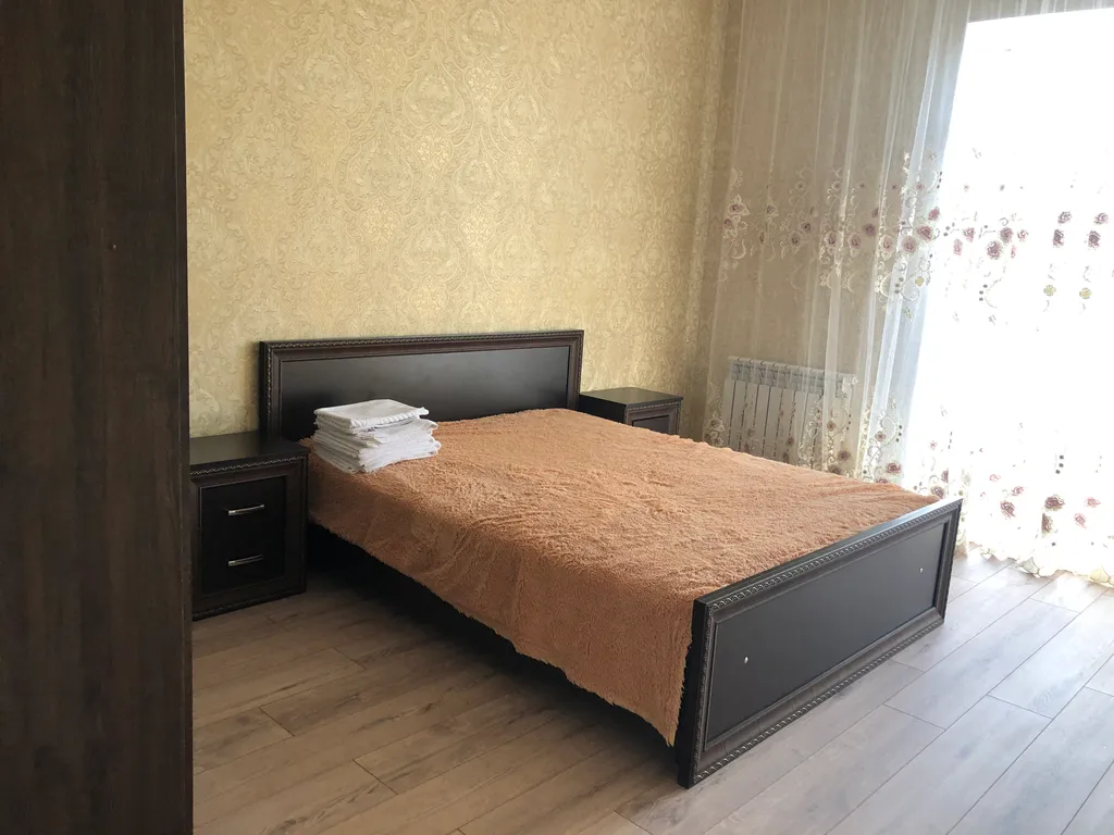 Квартира двухкомнатная на улице Луначарского, 62 м², Ессентуки — спальня, фото 4