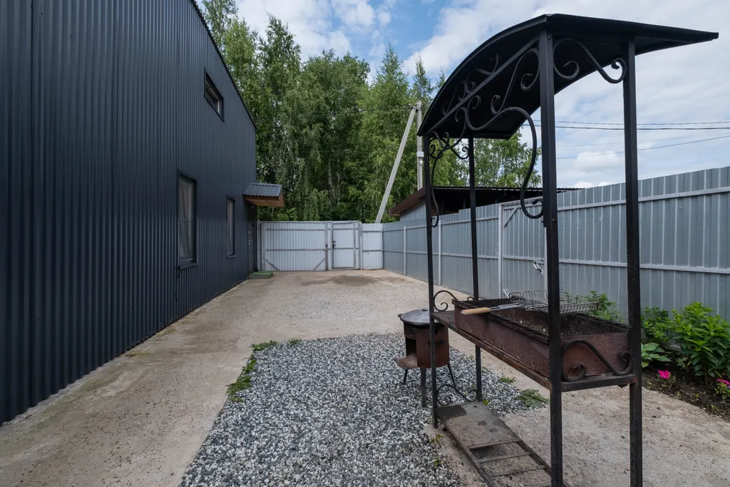 Дом 8-местный, 80 м², Казань — двор, фото 2