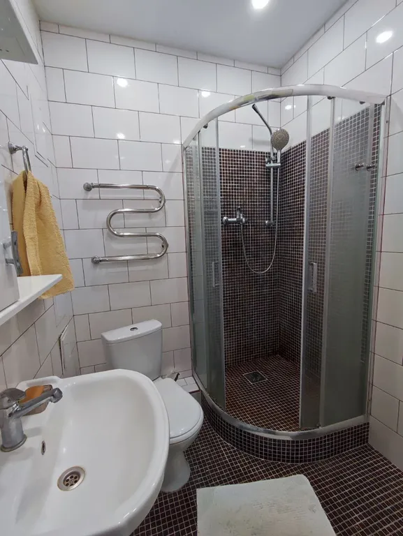 Студия однокомнатная на улице Владимирской, 26 м², Анапа — ванная комната, фото 2