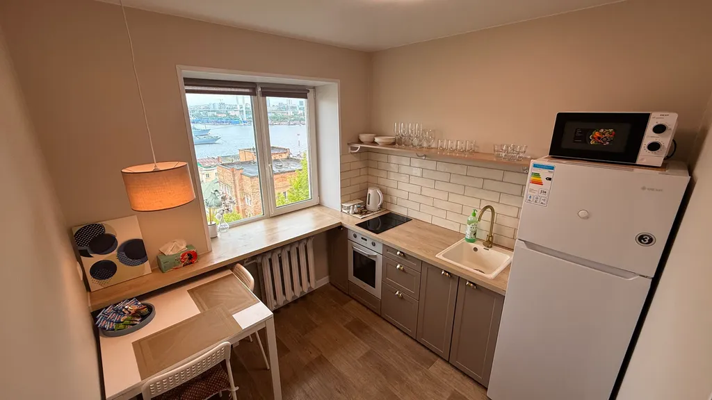 Квартира однокомнатная в Фрунзенском, 31 м², Владивосток — кухня, фото 6