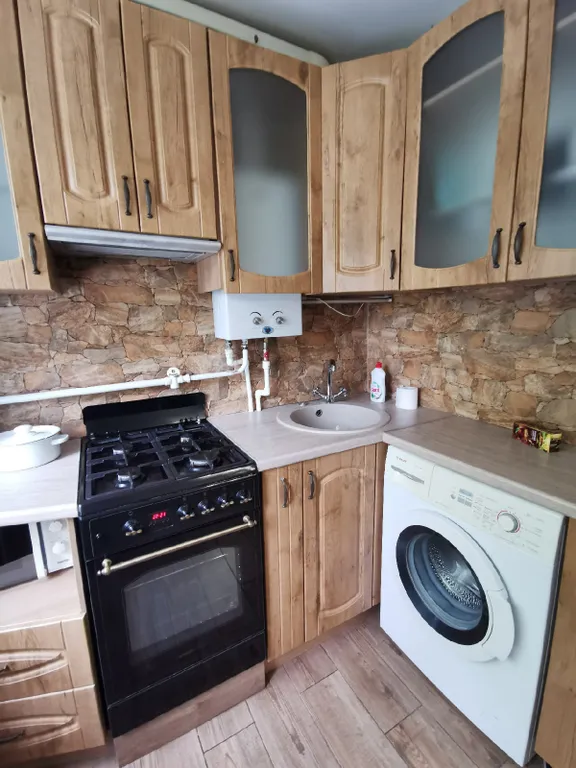 Квартира двухкомнатная на улице Юбилейной, 52 м², Псков — кухня, фото 2