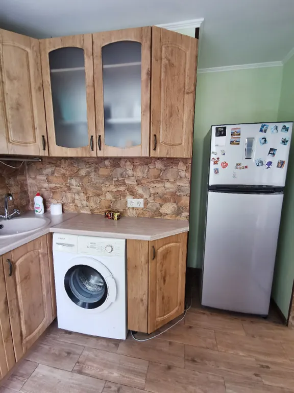 Квартира двухкомнатная на улице Юбилейной, 52 м², Псков — кухня
