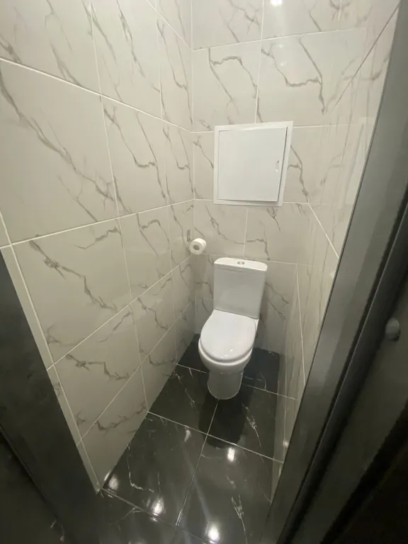 Квартира двухкомнатная на улице Выборгской, 70 м² — ванная комната, фото 2