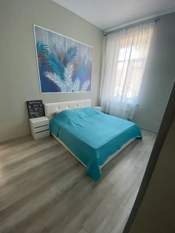 Квартира двухкомнатная на улице Выборгской, 70 м² — спальня
