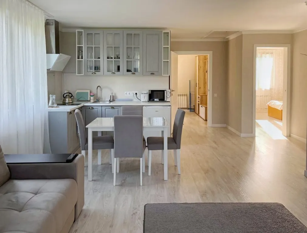 Апартаменты для большой семьи у моря в центре курортного города
