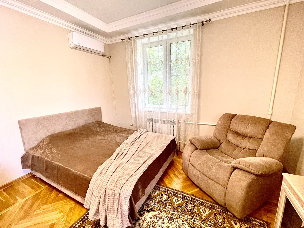 Квартира двухкомнатная на проспекте Калинина, 60 м², Пятигорск — спальня, фото 2
