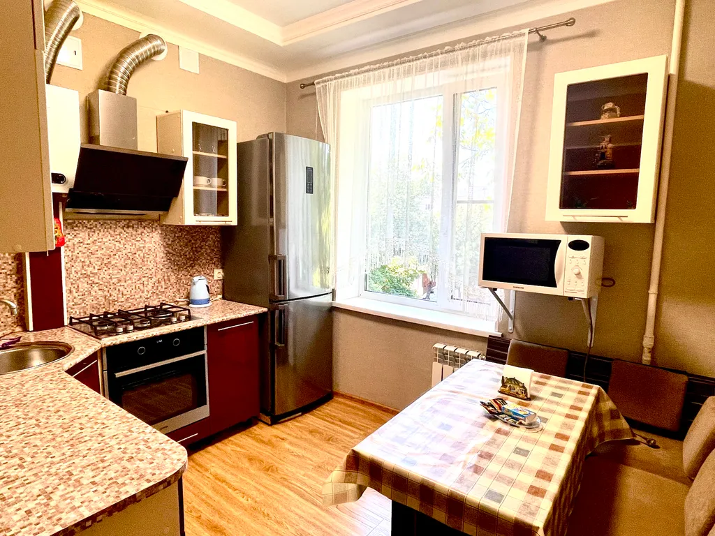 Квартира двухкомнатная на проспекте Калинина, 60 м², Пятигорск — кухня