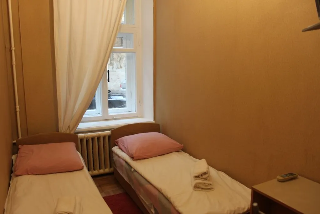 Двухместный номер с 2 отдельными кроватями эконом — МК "Old Flat" на площади Восстания, фото 1 из 5