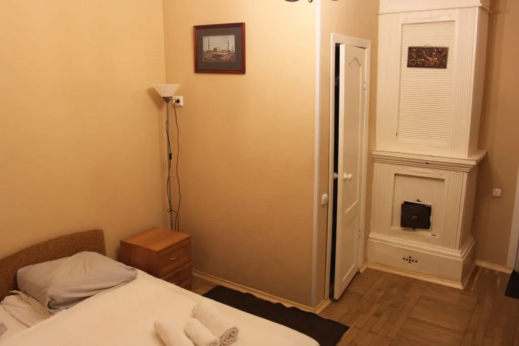 Номер с душем и туалетом в шаговой доступности от метро и вокзала — МК "Old Flat" на площади Восстания, фото 4 из 5