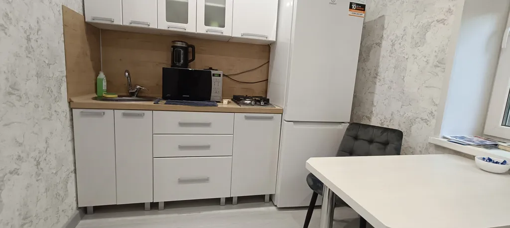 Квартира однокомнатная на проспекте Октябрьском, 32 м², Псков — кухня, фото 2