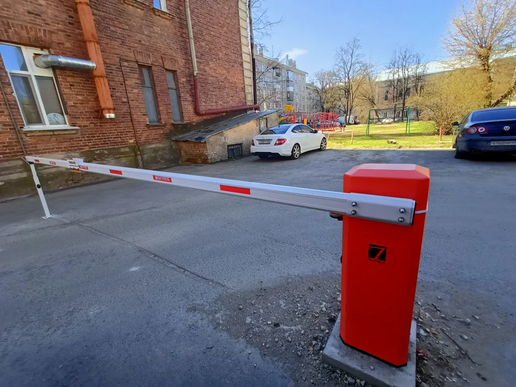 Квартира однокомнатная на проспекте Октябрьском, 32 м², Псков — двор