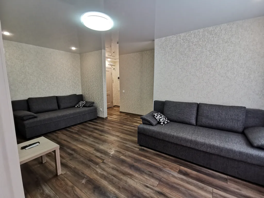 Квартира двухкомнатная на улице Яна Фабрициуса, 45 м², Псков — спальня, фото 4