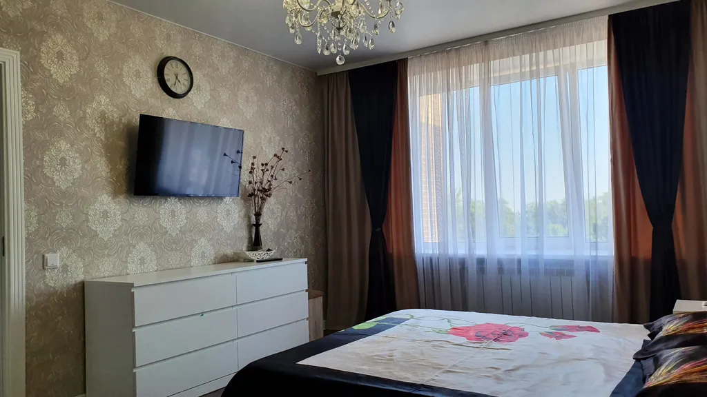 Апартаменты двухкомнатные на улице Экспериментальной, 46 м², Рассвет — спальня, фото 3
