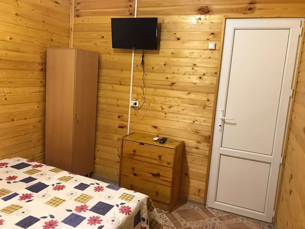 Двухместный номер с 1 кроватью с удобствами — У Натальи, фото 1 из 5