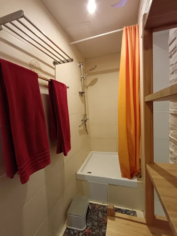Квартира двухкомнатная в Самарском, 80 м², Самара — ванная комната, фото 3