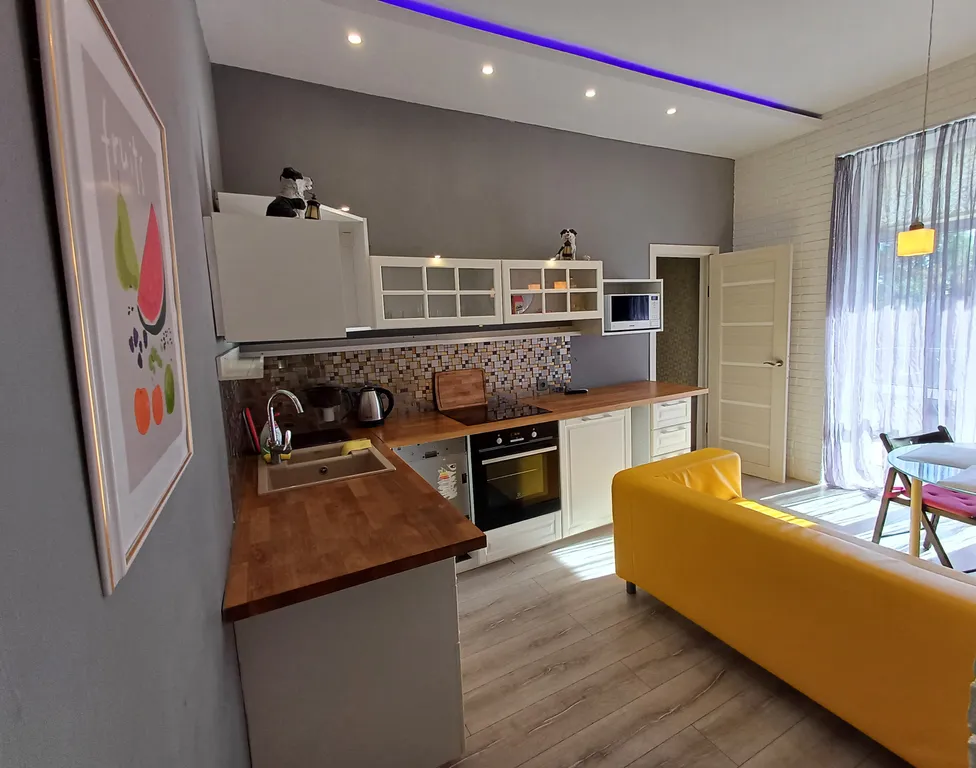 Квартира двухкомнатная в Самарском, 80 м², Самара — кухня, фото 2