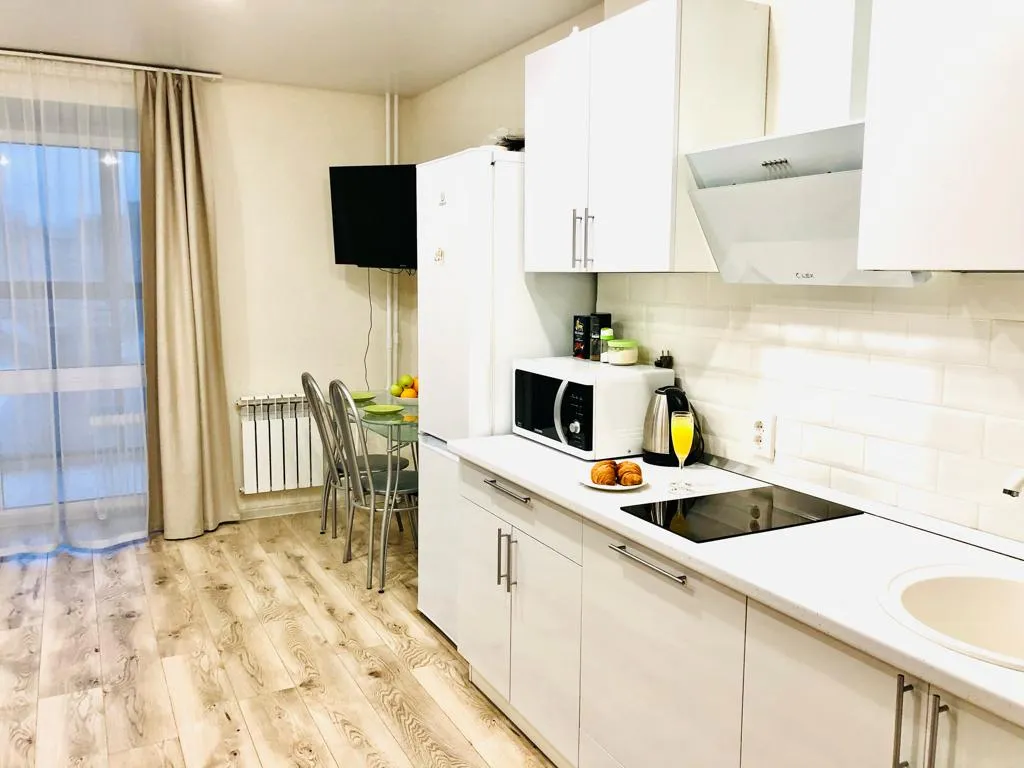 Студия однокомнатная на улице Ярославской, 30 м², Киров — кухня, фото 4