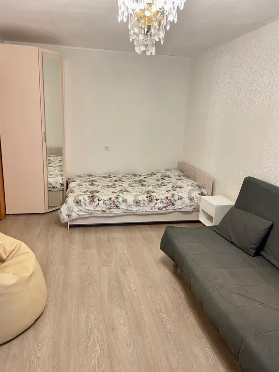 Квартира однокомнатная на улице Инженерной, 34 м², Псков — спальня