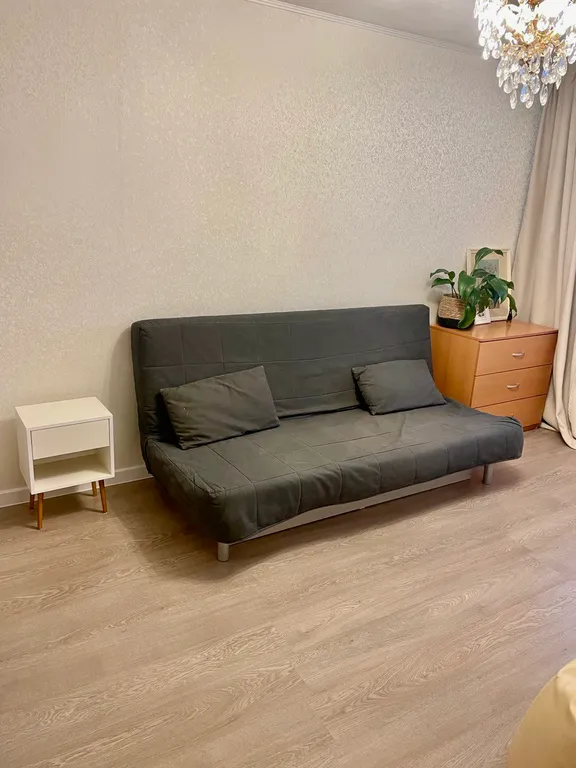 Квартира однокомнатная на улице Инженерной, 34 м², Псков — спальня, фото 2