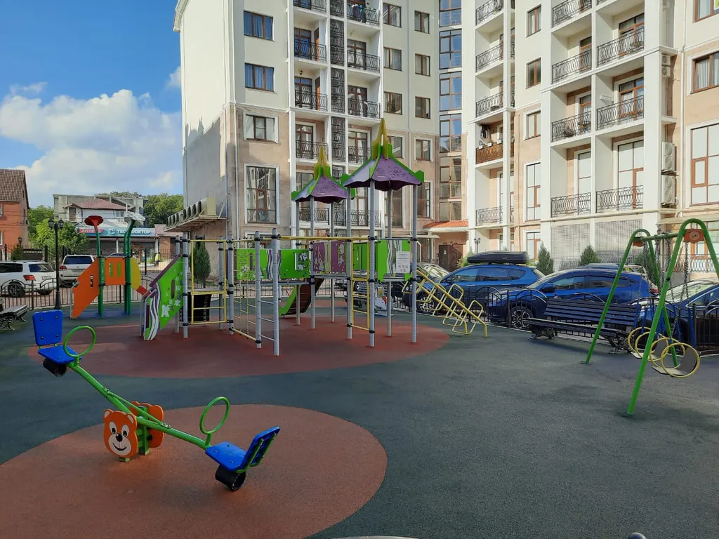 Квартира однокомнатная на улице Мире, 48 м², Геленджик — двор, фото 2