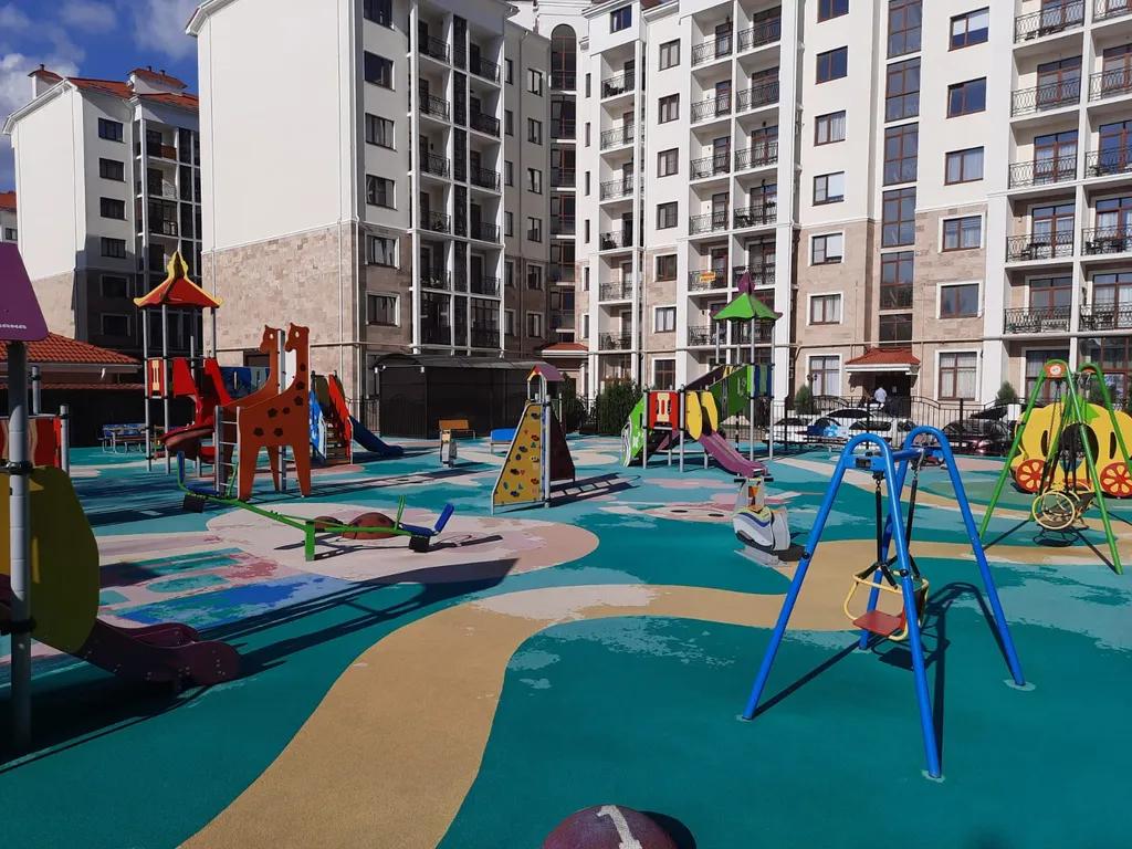Квартира однокомнатная на улице Мире, 48 м², Геленджик — двор, фото 4