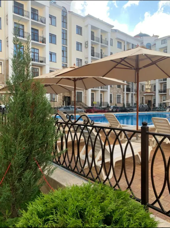 Квартира однокомнатная на улице Мире, 48 м², Геленджик — двор, фото 8