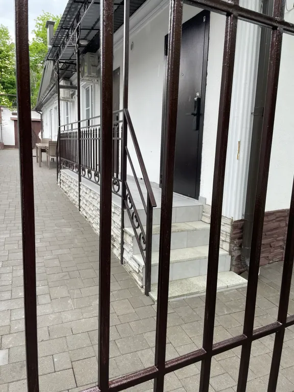 Апартаменты однокомнатные на улице Пятигорской, 35 м², Ессентуки — двор, фото 4