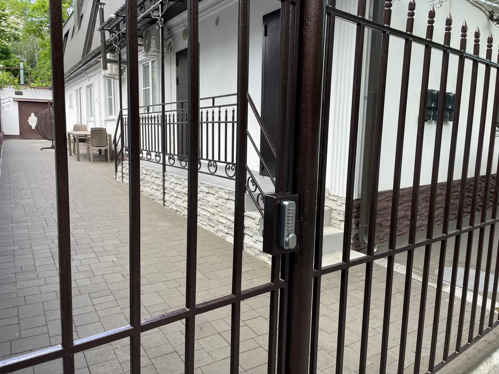 Апартаменты однокомнатные на улице Пятигорской, 35 м², Ессентуки — двор, фото 6
