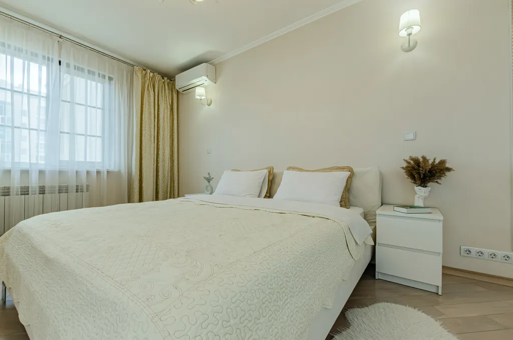 Квартира трёхкомнатная у Площади Габдуллы Тукая, в Вахитовском, 106 м², Казань — спальня, фото 9